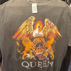 Queen Graphic Tee Women’s sz Large • NWT